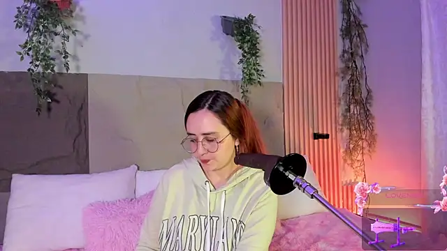 centaurigirl online show from 04-10-26, 04:30