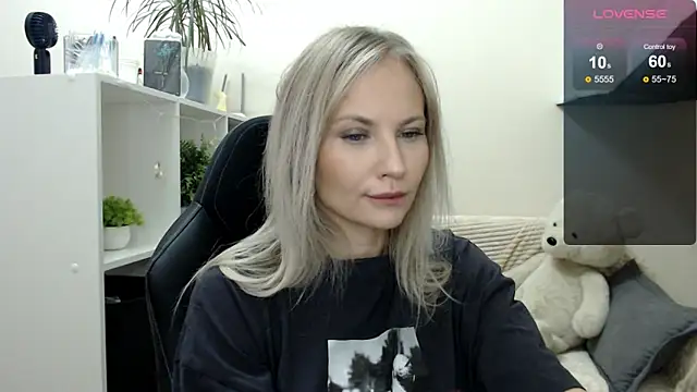 Sunny bunny6 online show from 10-28-25, 04:02