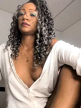 Snapshot of Amaliu_ chatting on 02-28-25, 11:23 Amaliu online show from 02-28-25, 11:23