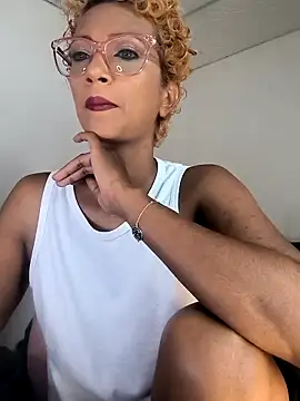 Snapshot of Amaliu_ chatting on 10-09-25, 03:45 Amaliu online show from 10-09-25, 03:45