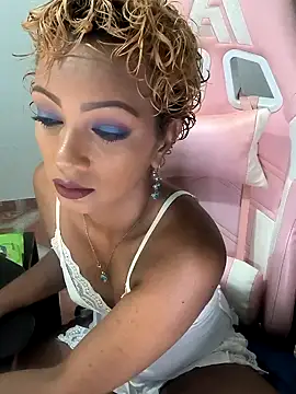 Snapshot of Amaliu_ chatting on 10-18-25, 01:57 Amaliu online show from 10-18-25, 01:57