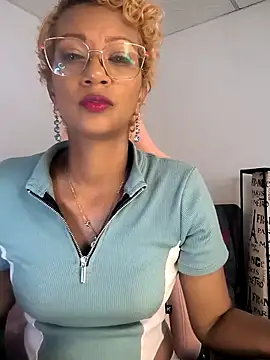 Snapshot of Amaliu_ chatting on 10-02-25, 07:28 Amaliu online show from 10-02-25, 07:28