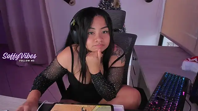 Snapshot of soffyvibes- chatting on 12-19-24, 10:42 soffyvibes- online show from 12-19-24, 10:42