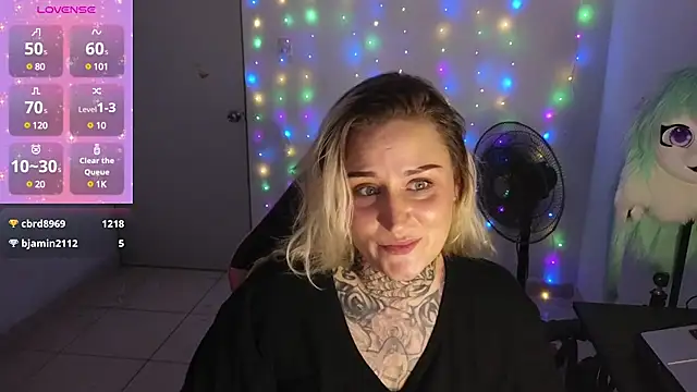 Snapshot of Lisacasandra chatting on 02-21-25, 12:49 Lisacasandra online show from 02-21-25, 12:49