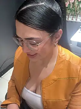 Emily Russo  online show from 01-24-25, 03:24