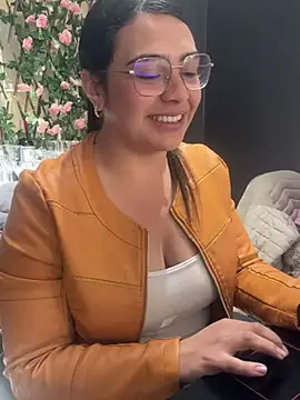 Emily Russo  online show from 01-24-25, 06:25