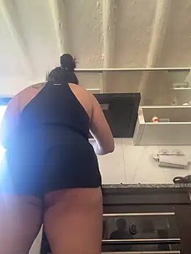 Emily Russo  online show from 01-16-25, 01:25