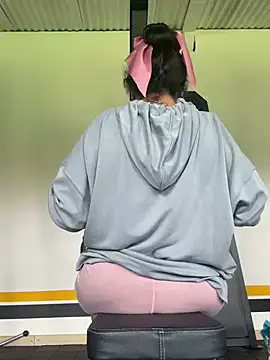 Emily Russo  online show from 01-26-25, 05:55