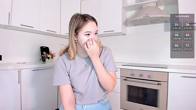 Snapshot of SheenaDollins chatting on 12-04-24, 06:49 SheenaDollins online show from 12-04-24, 06:49