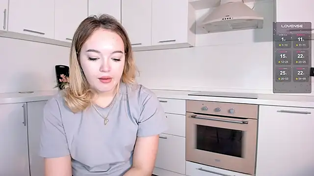 Snapshot of SheenaDollins chatting on 12-04-24, 09:56 SheenaDollins online show from 12-04-24, 09:56