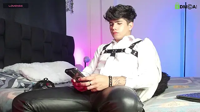 LyleBennett  online show from 10-26-25, 10:48