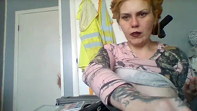 Snapshot of sexycockfiend777 chatting on 11-24-25, 05:24 sexycockfiend777 online show from 11-24-25, 05:24