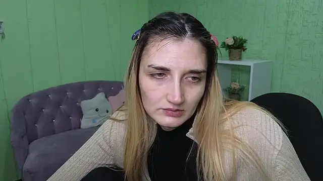 Nika Kitten online show from 12-18-25, 10:41