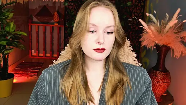VivienLeeigh online show from 04-28-26, 05:23