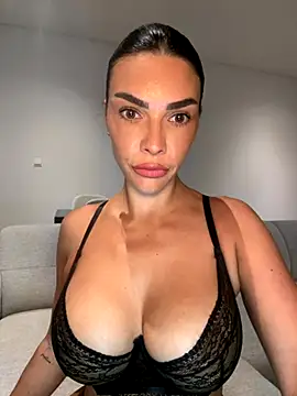 krissiswrld- online show from 10-13-25, 03:35