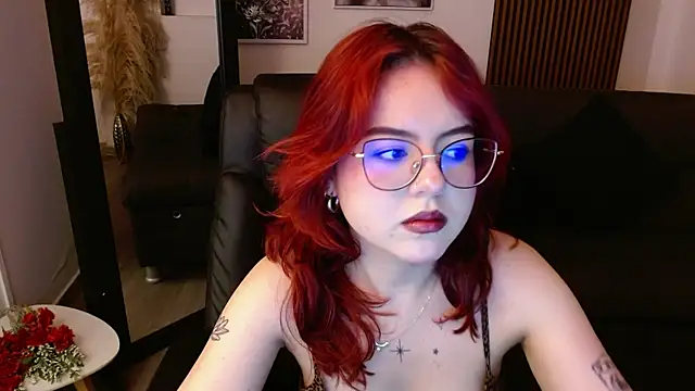 Snapshot of crimson_tati_ chatting on 02-27-25, 07:15 crimson tati online show from 02-27-25, 07:15