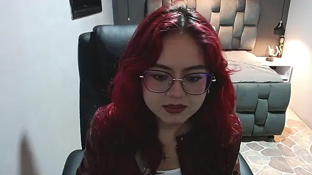 Snapshot of crimson_tati_ chatting on 02-13-25, 04:22 crimson tati online show from 02-13-25, 04:22