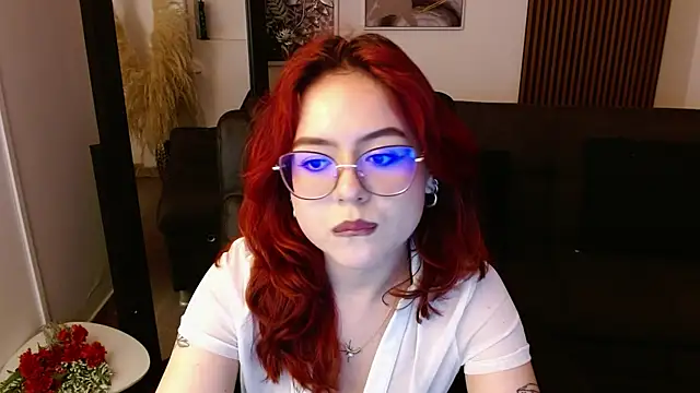 Snapshot of crimson_tati_ chatting on 02-27-25, 06:35 crimson tati online show from 02-27-25, 06:35