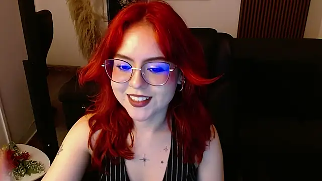 Snapshot of crimson_tati_ chatting on 03-14-25, 07:37 crimson tati online show from 03-14-25, 07:37
