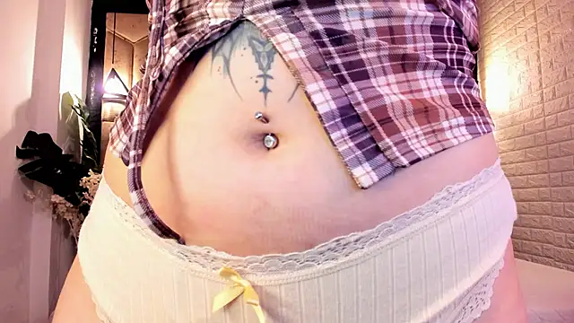 Snapshot of crimson_tati_ chatting on 06-27-26, 11:49 crimson tati online show from 06-27-26, 11:49