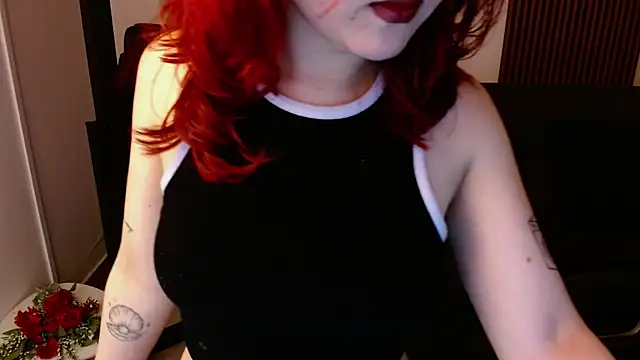 Snapshot of crimson_tati_ chatting on 03-15-25, 12:34 crimson tati online show from 03-15-25, 12:34