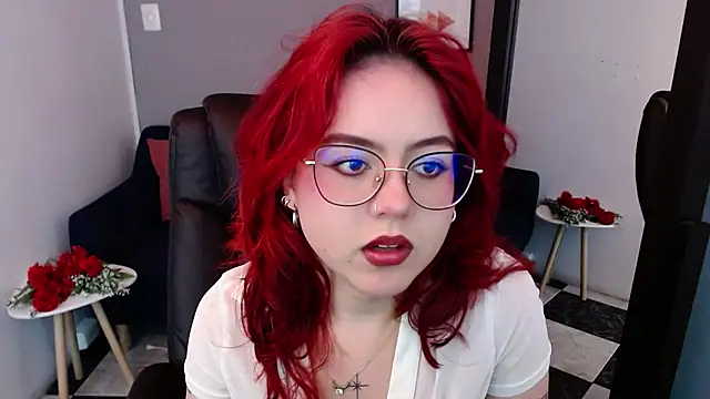 Snapshot of crimson_tati_ chatting on 02-26-25, 08:04 crimson tati online show from 02-26-25, 08:04