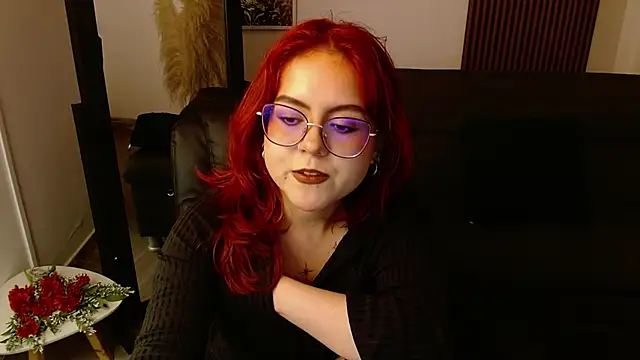 Snapshot of crimson_tati_ chatting on 03-13-25, 07:20 crimson tati online show from 03-13-25, 07:20