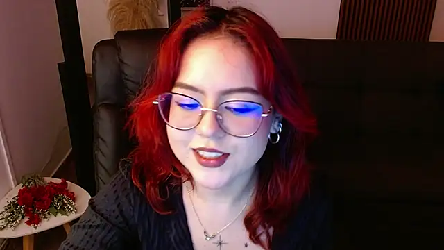 Snapshot of crimson_tati_ chatting on 03-06-25, 06:52 crimson tati online show from 03-06-25, 06:52