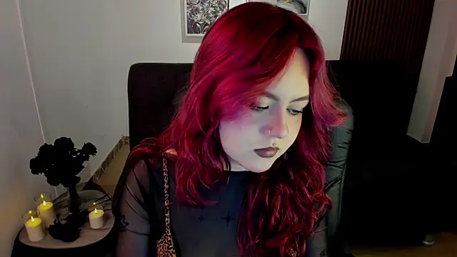 Snapshot of crimson_tati_ chatting on 09-28-25, 04:30 crimson tati online show from 09-28-25, 04:30