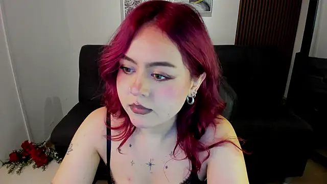 Snapshot of crimson_tati_ chatting on 09-18-25, 03:42 crimson tati online show from 09-18-25, 03:42