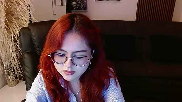 Snapshot of crimson_tati_ chatting on 02-12-25, 07:34 crimson tati online show from 02-12-25, 07:34