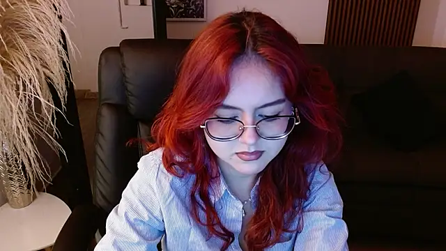 Snapshot of crimson_tati_ chatting on 02-12-25, 04:33 crimson tati online show from 02-12-25, 04:33
