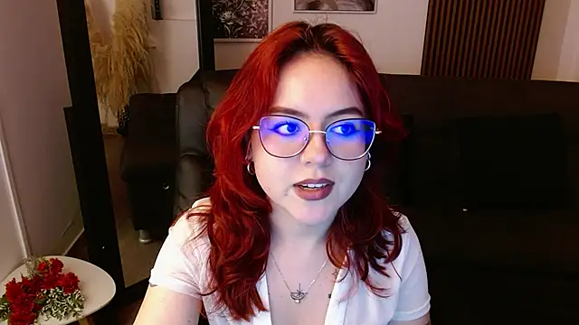 Snapshot of crimson_tati_ chatting on 02-27-25, 09:40 crimson tati online show from 02-27-25, 09:40