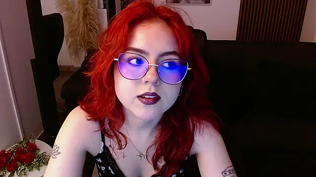 Snapshot of crimson_tati_ chatting on 03-12-25, 04:41 crimson tati online show from 03-12-25, 04:41
