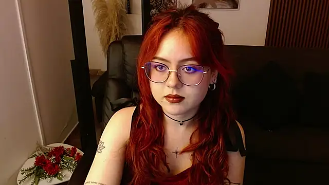 Snapshot of crimson_tati_ chatting on 02-19-25, 08:12 crimson tati online show from 02-19-25, 08:12