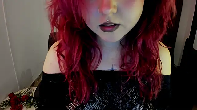 Snapshot of crimson_tati_ chatting on 09-24-25, 06:42 crimson tati online show from 09-24-25, 06:42