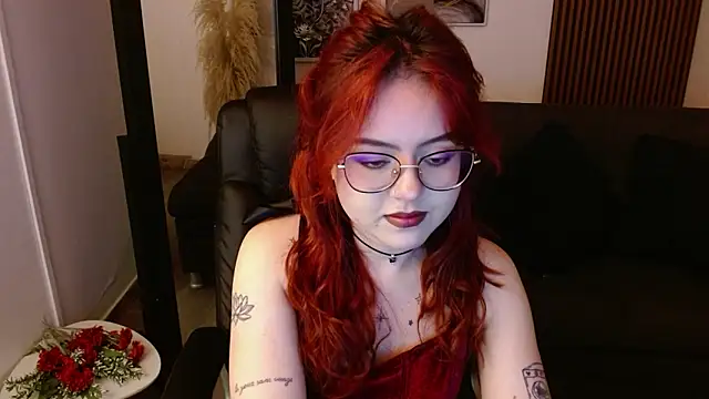 Snapshot of crimson_tati_ chatting on 02-19-25, 05:05 crimson tati online show from 02-19-25, 05:05