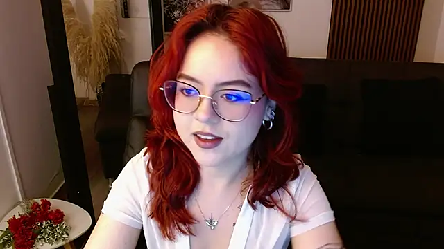 Snapshot of crimson_tati_ chatting on 02-27-25, 03:29 crimson tati online show from 02-27-25, 03:29