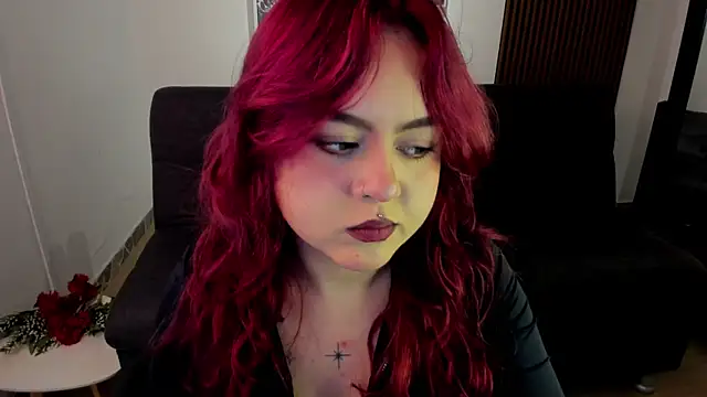 Snapshot of crimson_tati_ chatting on 09-19-25, 04:05 crimson tati online show from 09-19-25, 04:05