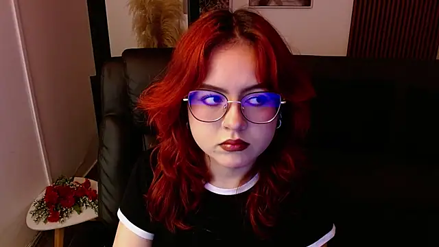 Snapshot of crimson_tati_ chatting on 03-07-25, 04:02 crimson tati online show from 03-07-25, 04:02