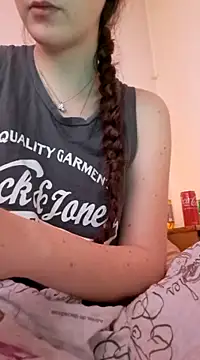 Snapshot of natalie05 chatting on 01-14-25, 01:17 natalie05 online show from 01-14-25, 01:17