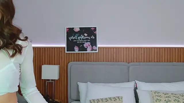 RihannaRose online show from 11-18-25, 05:05