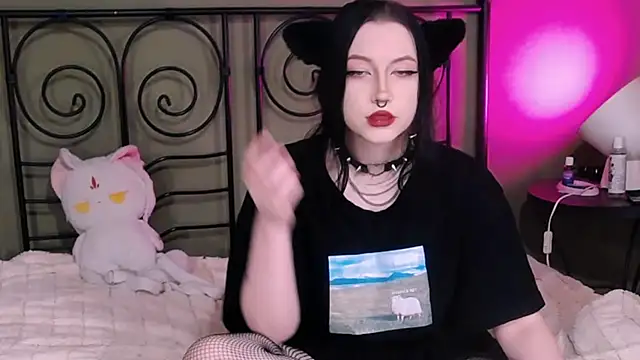 Snapshot of BlackyTea chatting on 10-17-25, 10:11 BlackyTea online show from 10-17-25, 10:11