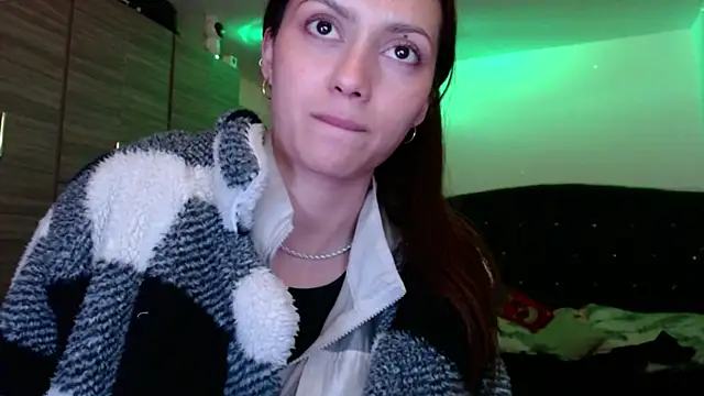 holy juli online show from 06-10-26, 03:41