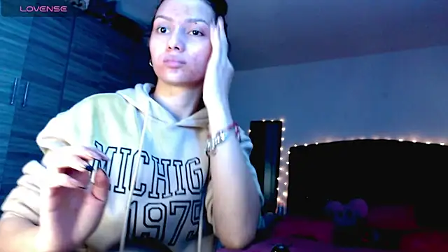 holy juli online show from 12-16-25, 03:55