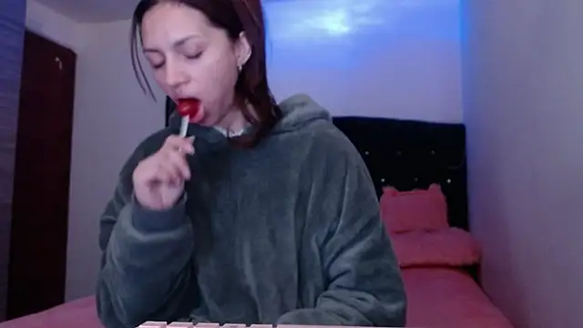 holy juli online show from 07-11-26, 02:23