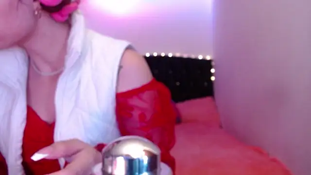 Snapshot of holy_juli chatting on 05-20-26, 03:58 holy juli online show from 05-20-26, 03:58
