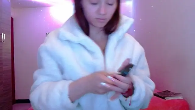 Snapshot of holy_juli chatting on 04-28-26, 03:44 holy juli online show from 04-28-26, 03:44