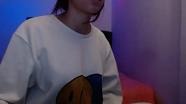 Snapshot of holy_juli chatting on 04-19-26, 01:39 holy juli online show from 04-19-26, 01:39