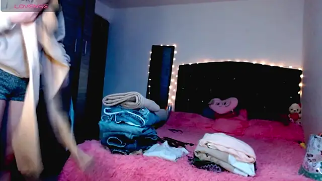 holy juli online show from 12-15-25, 04:40